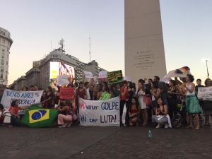Manifestação contra o golpe em Buenos Aires