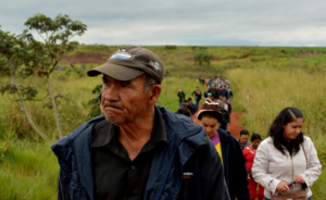 Camponeses voltam ao lugar do massacre para homenagear os familiares que morreram no combate | Foto: Mariana Serafini