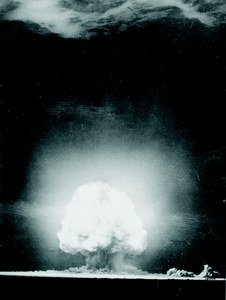 A Revolução Industrial e o experimento Trinity deixaram marcas irreversíveis no solo e no ambiente / Foto: SSPL-Getty Images)