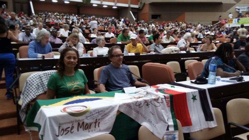 Coordenadora do núcleo baiano do Cebrapaz, Maria Ivone Souza e o presidente Antônio Barreto, no Encontro de Solidariedade em Havana