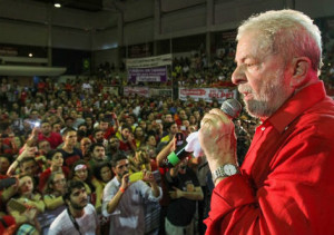 "Apoiamos plenamente a mobilização dos trabalhadores brasileiros contra as políticas neoliberais e antipopulares do governo golpista de direita de Temer, e a Lula em sua luta por justiça e democracia social, que desencadeou a fúria de seus oponentes, que desejam inabilitá-lo politicamente"