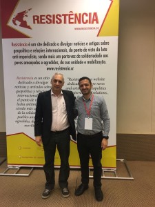 José Reinaldo (esq.) após reunião com o representante do Partido Progressista do Povo Trabalhador (Akel-Chipre) - Elias Demetrious