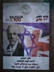 Cartaz da promessa de Balfour em Chatila demanda a responsabilização britânica / Foto: Moara Crivelente.