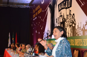Socorro Gomes, presidenta do Conselho Mundial da Paz, fala durante ato internacionalista do 14º Congresso