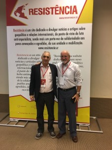 José Reinaldo (esq.) após bilateral com Baudouin Deckers, do Partido do Trabalho da Bélgica