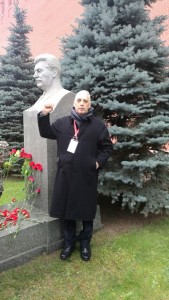 Em frente ao túmulo de Stálin na Praça Vermelha, José Reinaldo presta sua homenagem ao grande revolucionário