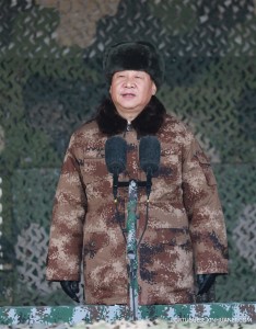 Xi em uniforme militar
