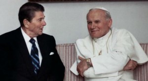 Legenda foto 2 Ronald Reagan com João Paulo II: aliança contra a esquerda
