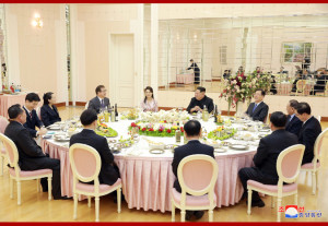 Kim oferece jantar a sul-coreanos