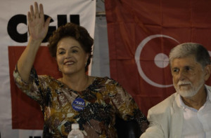 A legítima presidenta eleita, Dilma Rousseff e o coordenador do Comitê, ex-ministro Celso Amorim